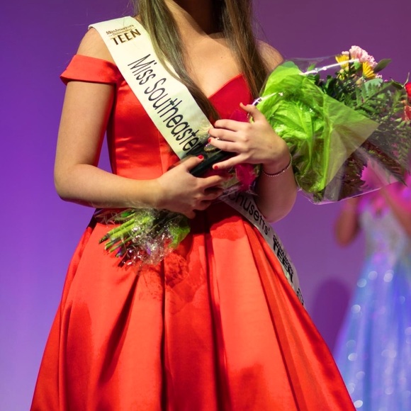 Allie B by Alexandra’s formal red gown - Picture 3 of 8